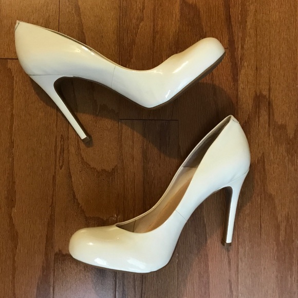 jessica simpson white pumps